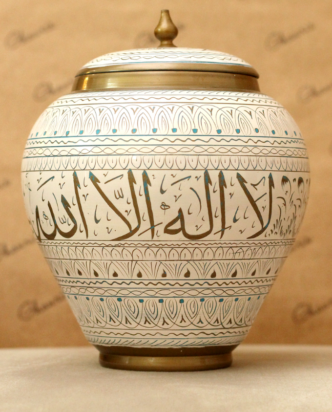 Handcrafted-Calligraphy-Lacquer-Art-Candy-Jar-Gold